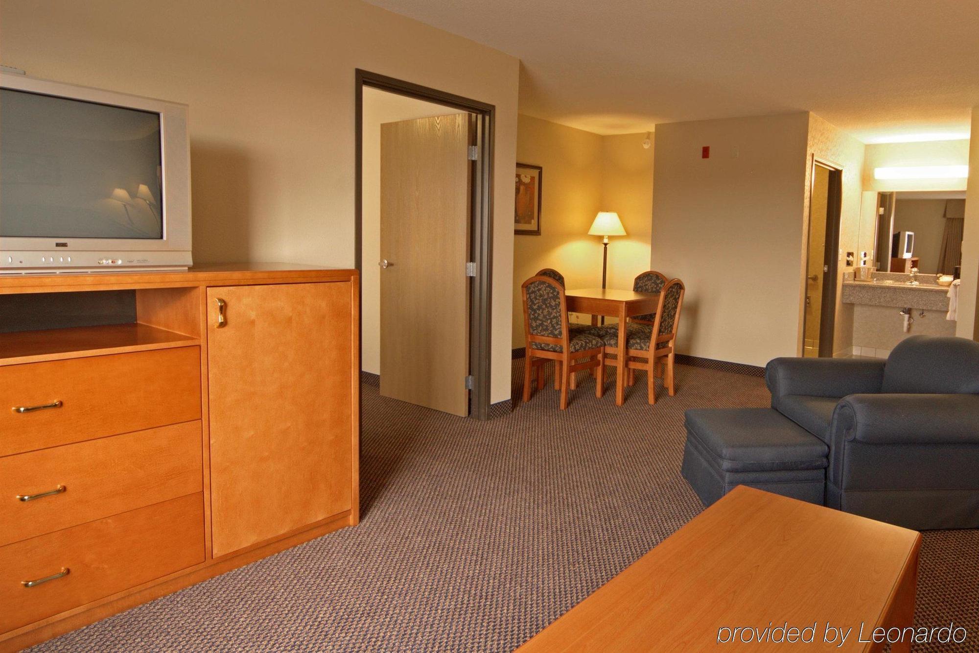 Paola Inn And Suites 객실 사진