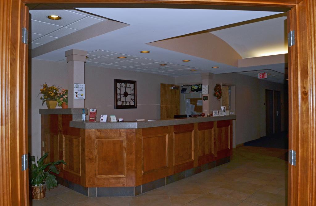 Paola Inn And Suites 외부 사진