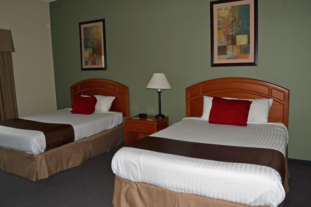 Paola Inn And Suites 외부 사진