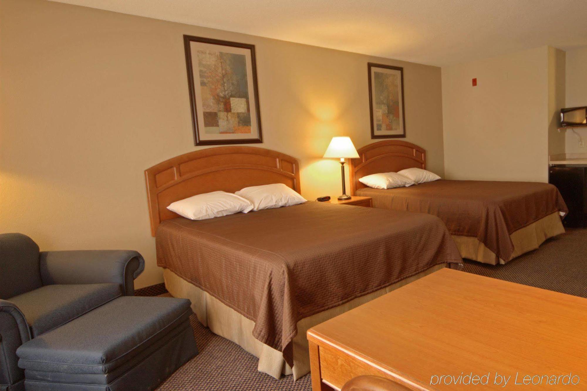 Paola Inn And Suites 외부 사진
