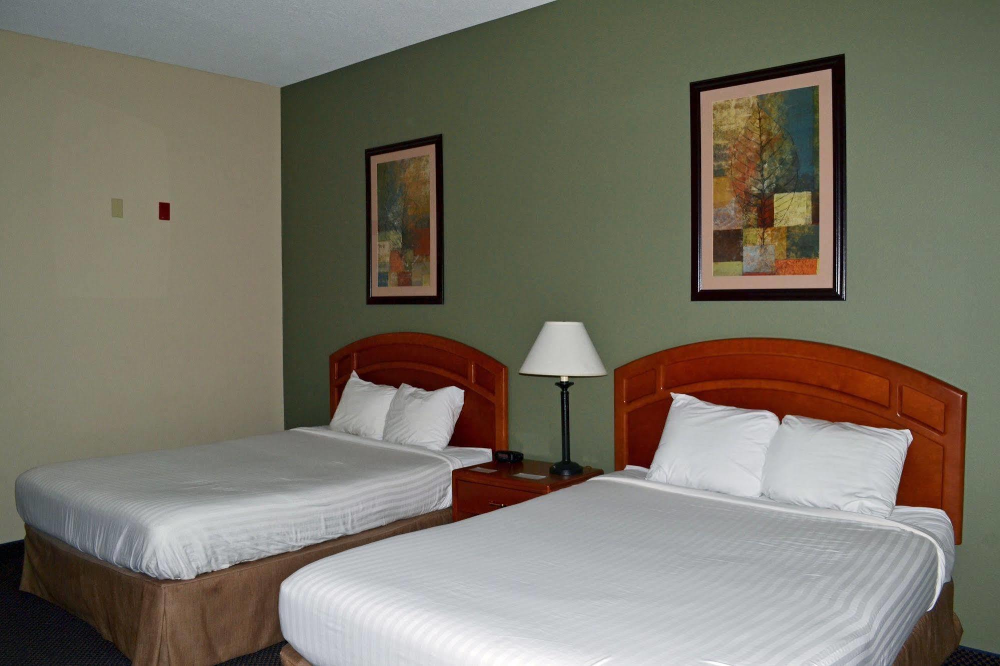 Paola Inn And Suites 외부 사진