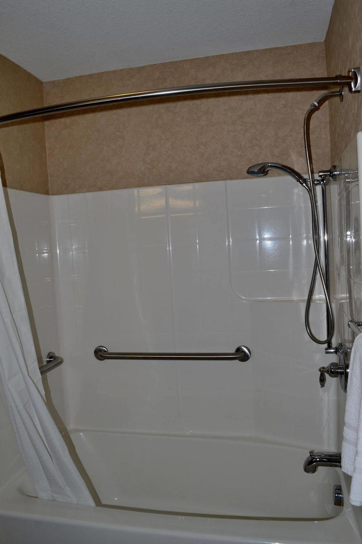Paola Inn And Suites 외부 사진