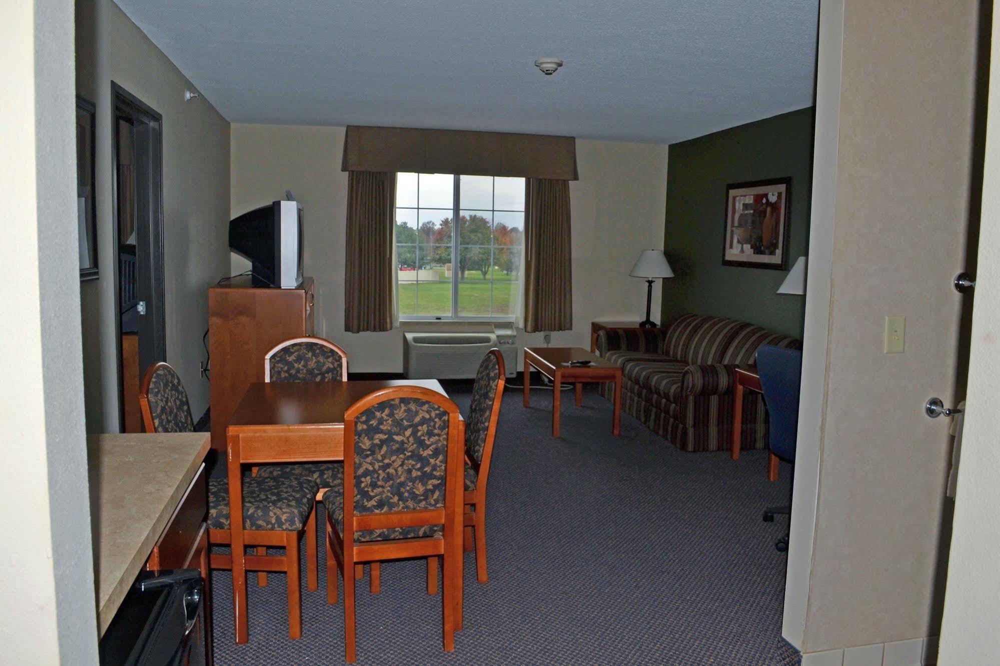 Paola Inn And Suites 외부 사진